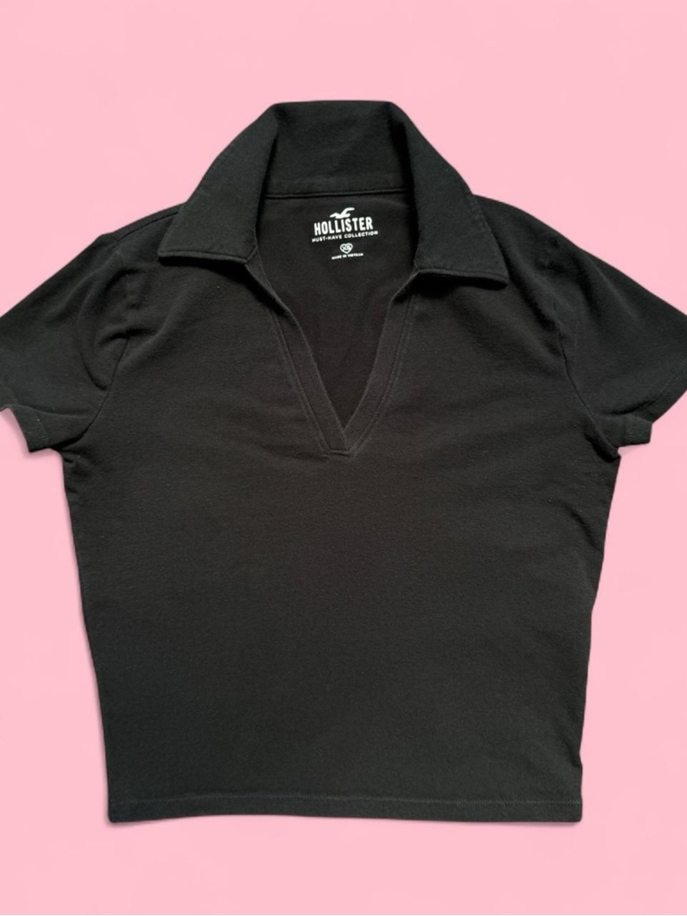 Hollister Must-Have Collection v-neck polo shirt
